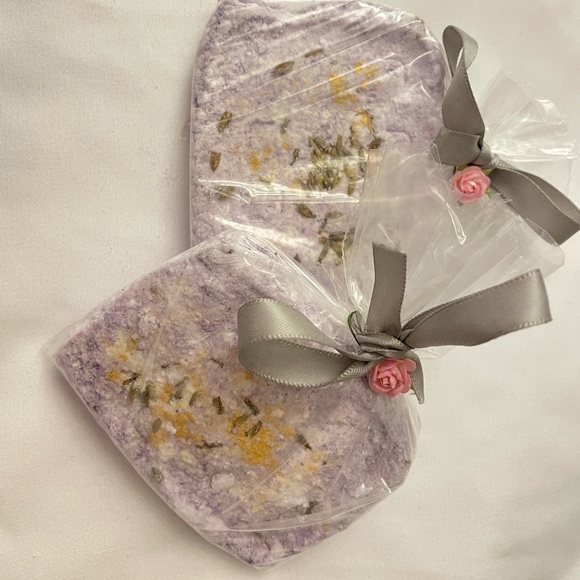 lavender lush bath bomb bar. - Picture 3 of 3